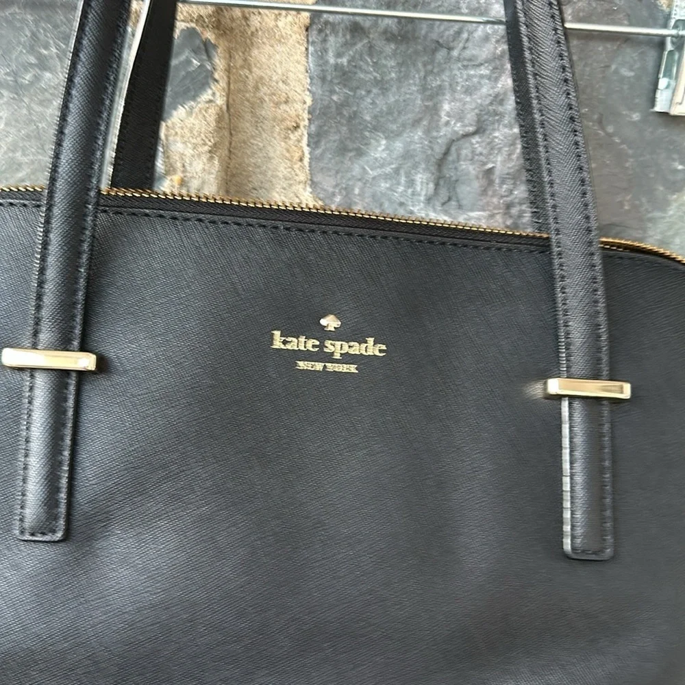 Kate Spade New York Cedar Street Maise Shoulder Bag in Black Saffiano Leather